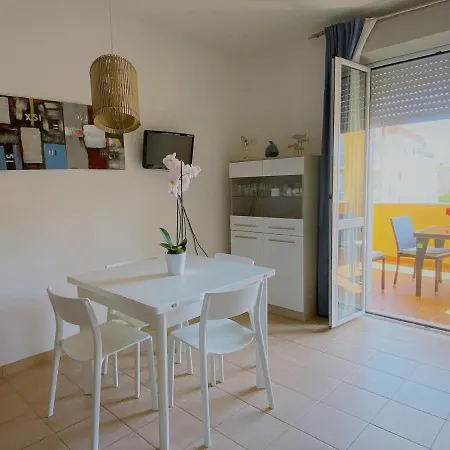 Apartment Sole 1