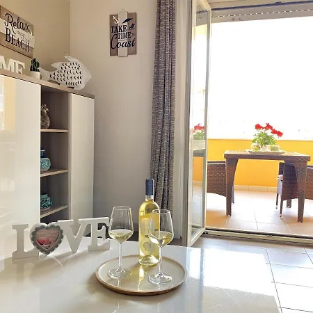 Apartment Sole 1
